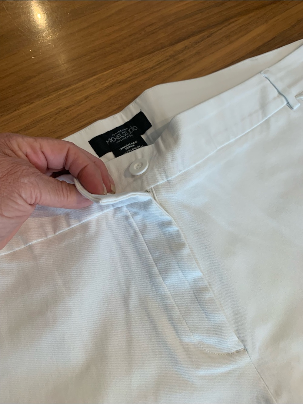 Michel Studio womens' cropped white pant, Sz 20, EUC, boot/ flair cut, details